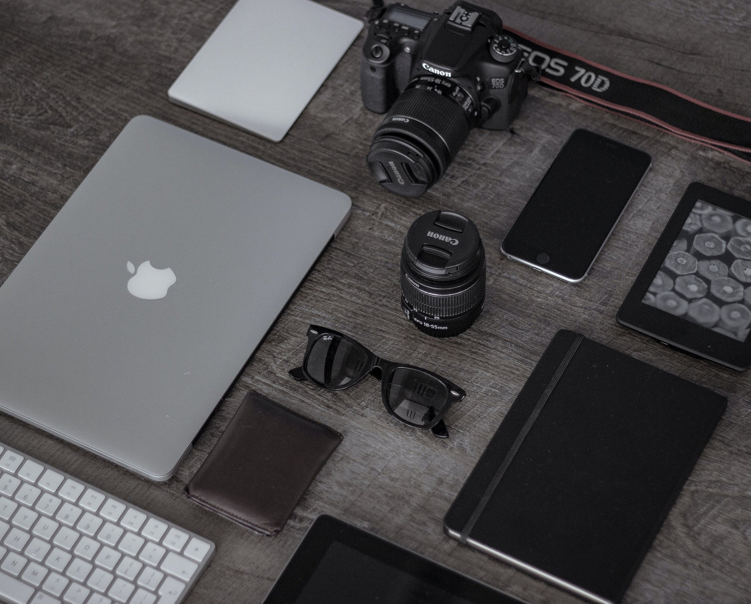 New-In-Accessories-Gadgets Shop Designer Fashion and Hair & Beauty Outlet