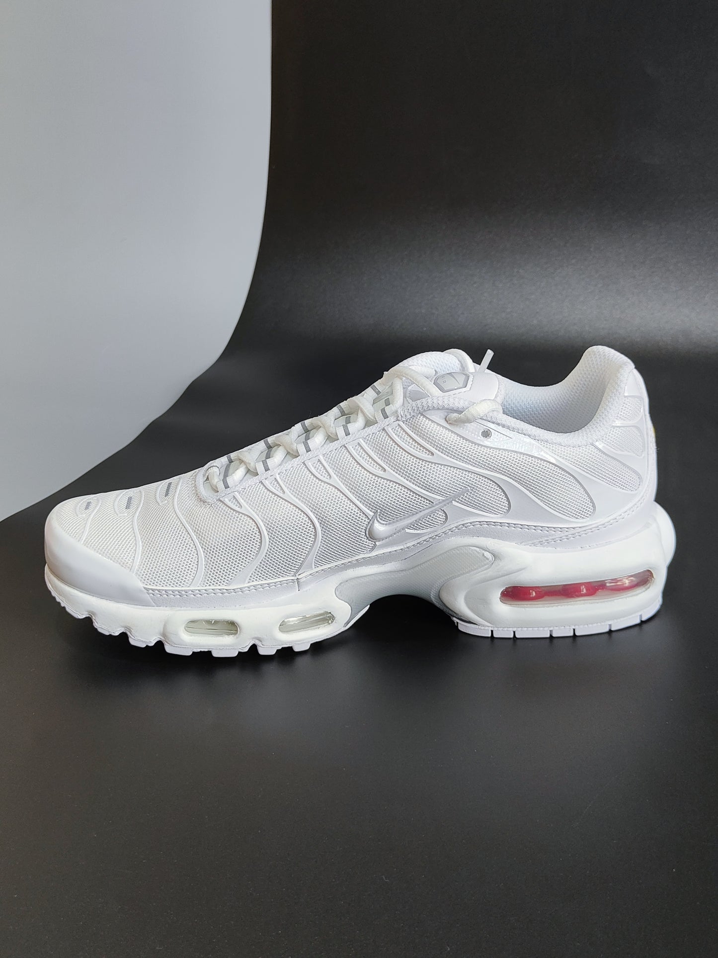 Nike Air Max Plus Women's Trainers in White UK 6 / EU 39