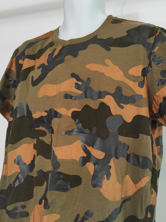 Valentino Garavani Men's T-shirt in Camouflage L