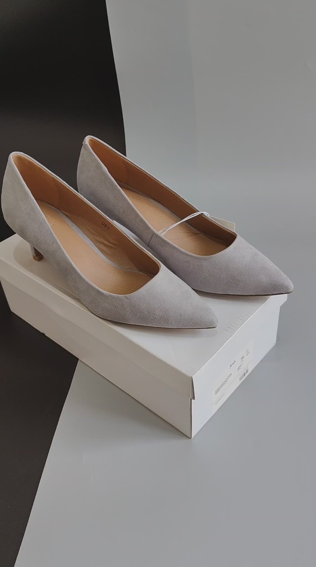 Grey best sale velvet pumps