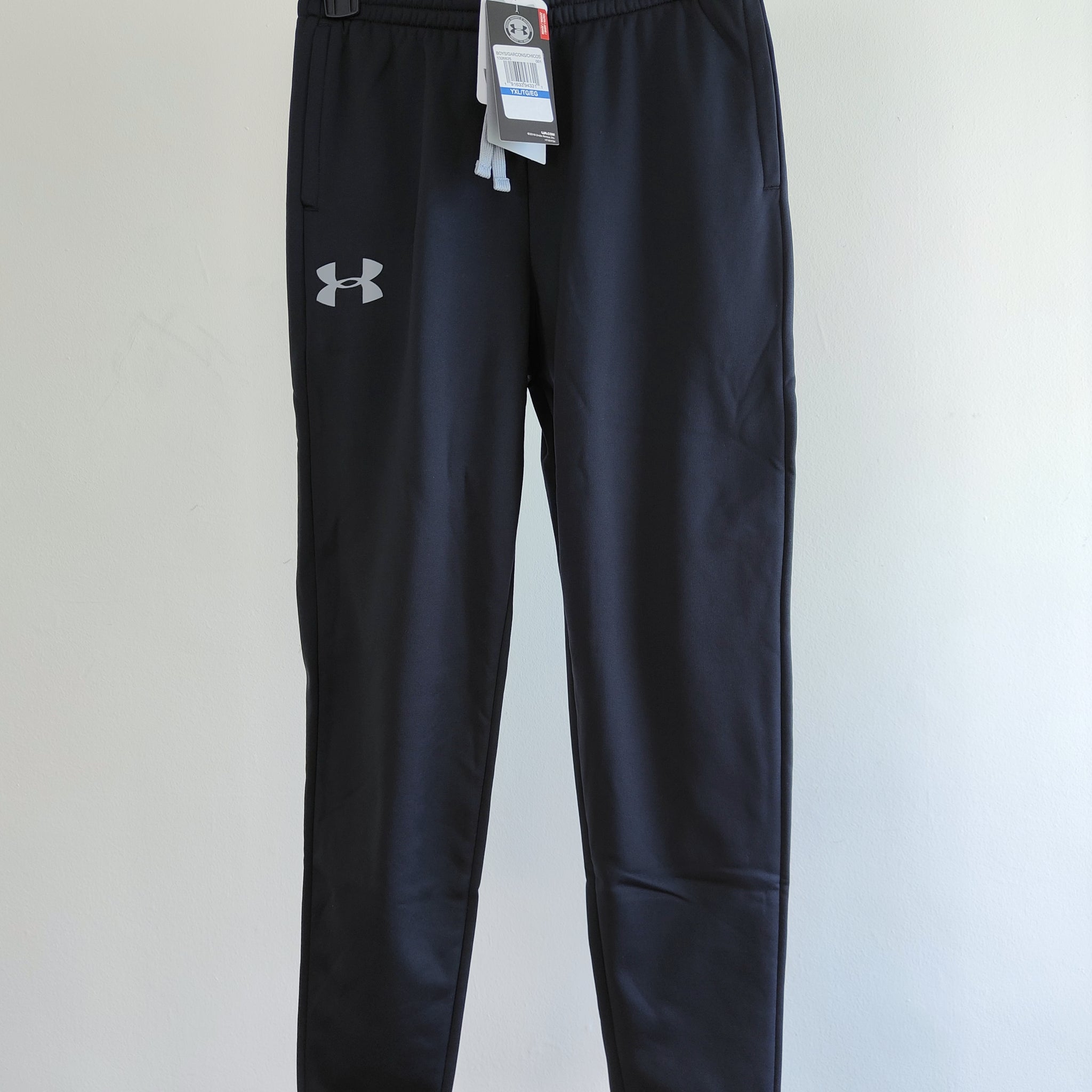 Under Armour Boys Jogger Pants in Black XL