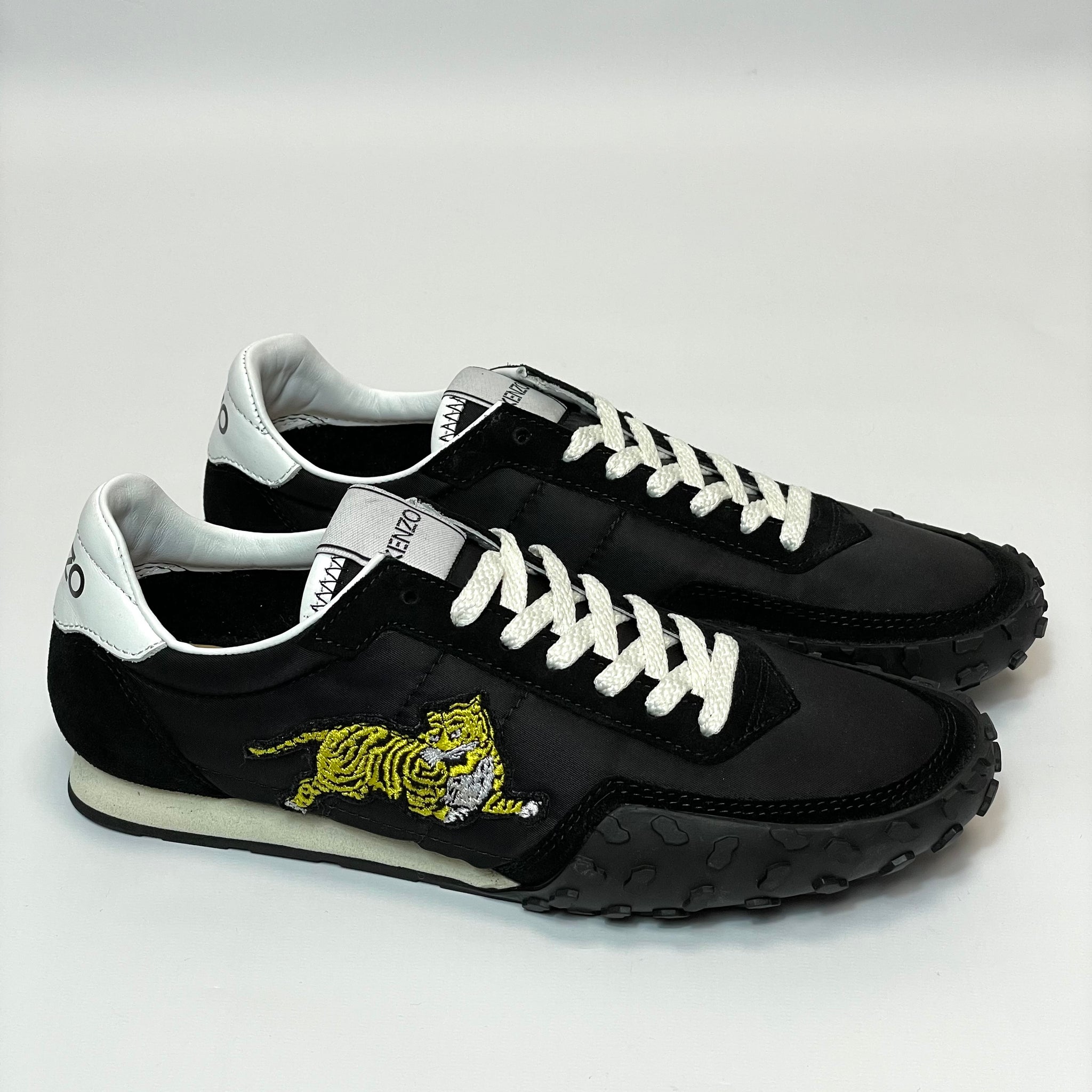 Women’s Move Tiger Retro Sneakers in Black